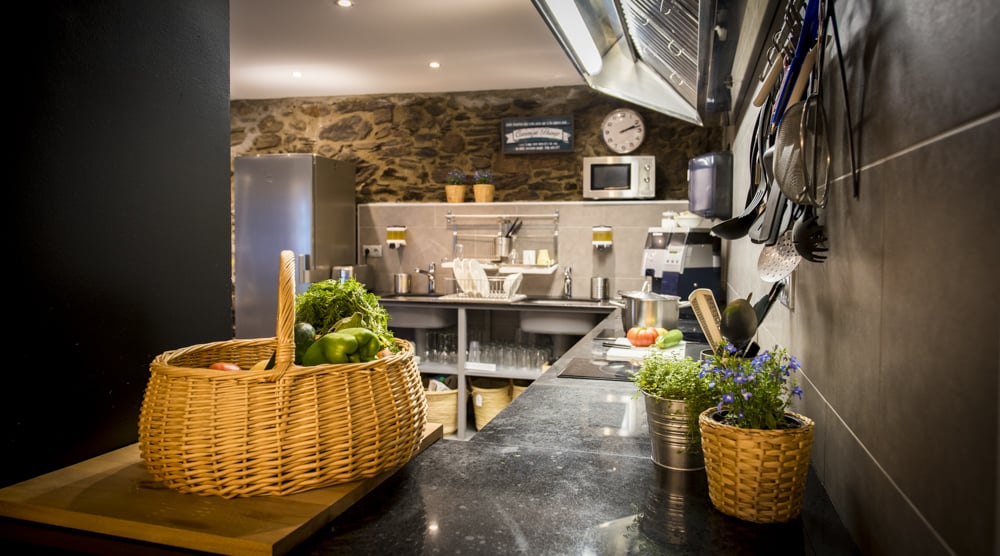 Gran cocina compartida en Mountain Hostel Tarter