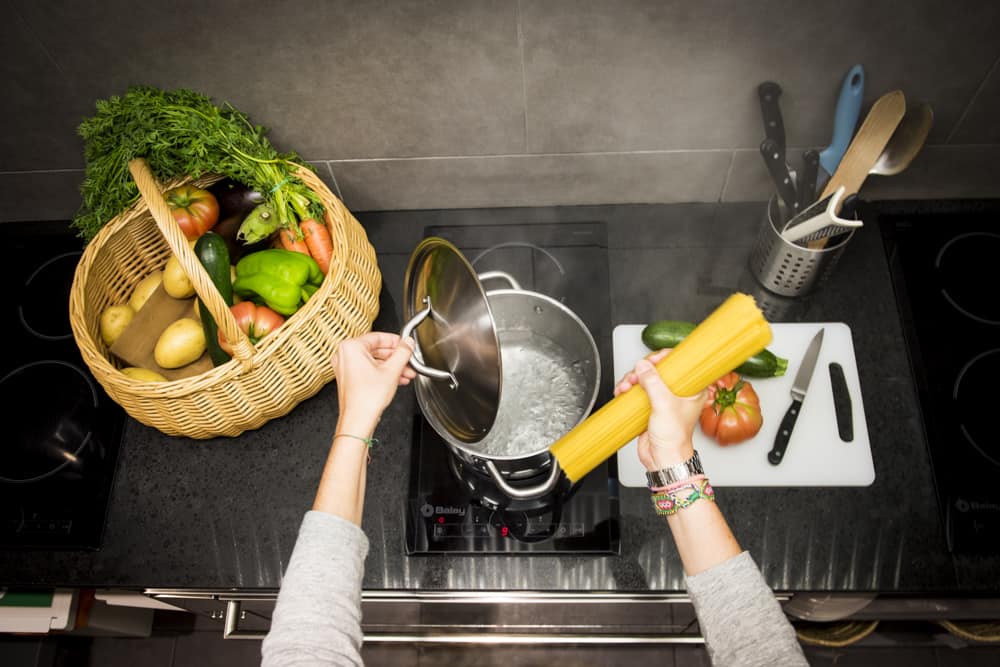 Cocina y comedor en Mountain hostel tarter