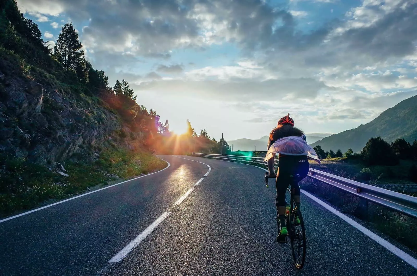 Goza del paisaje de Andorra desde tu bici de carretera