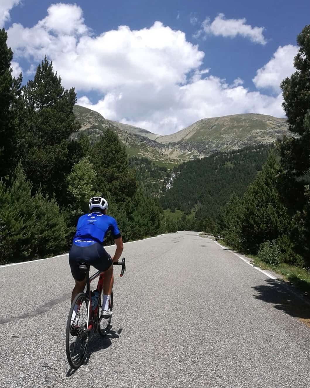 Ciclismo en Andorra|Piscina Hidromasaje en Mountain Hostel Tarter|Le tour de France Andorre