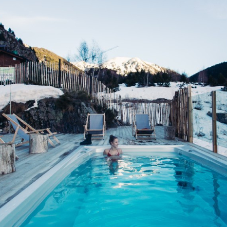 Hostel con piscina exterior climatizada